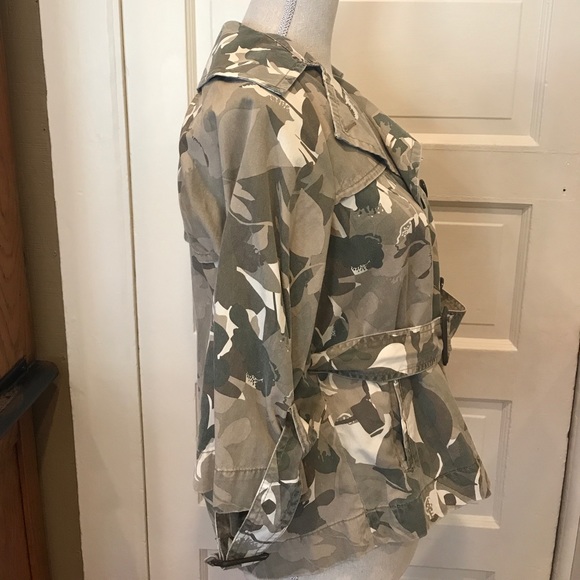 BCBG MAXAZRIA SHORT CAMO TRENCH - Picture 5 of 7